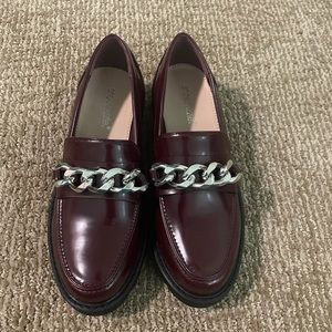 Burgundy loafers with silver chain